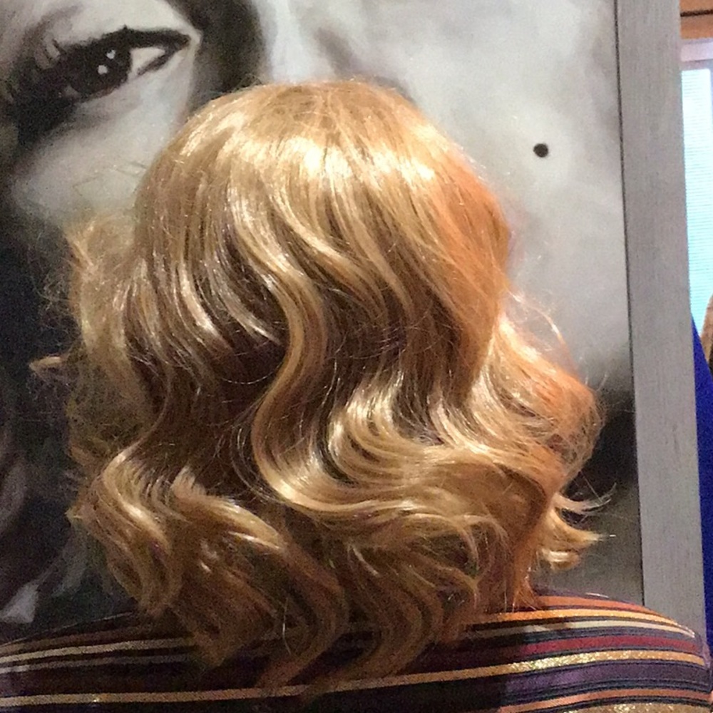 Synthetic Capless Rihanna Wig - Picture 4 of 13